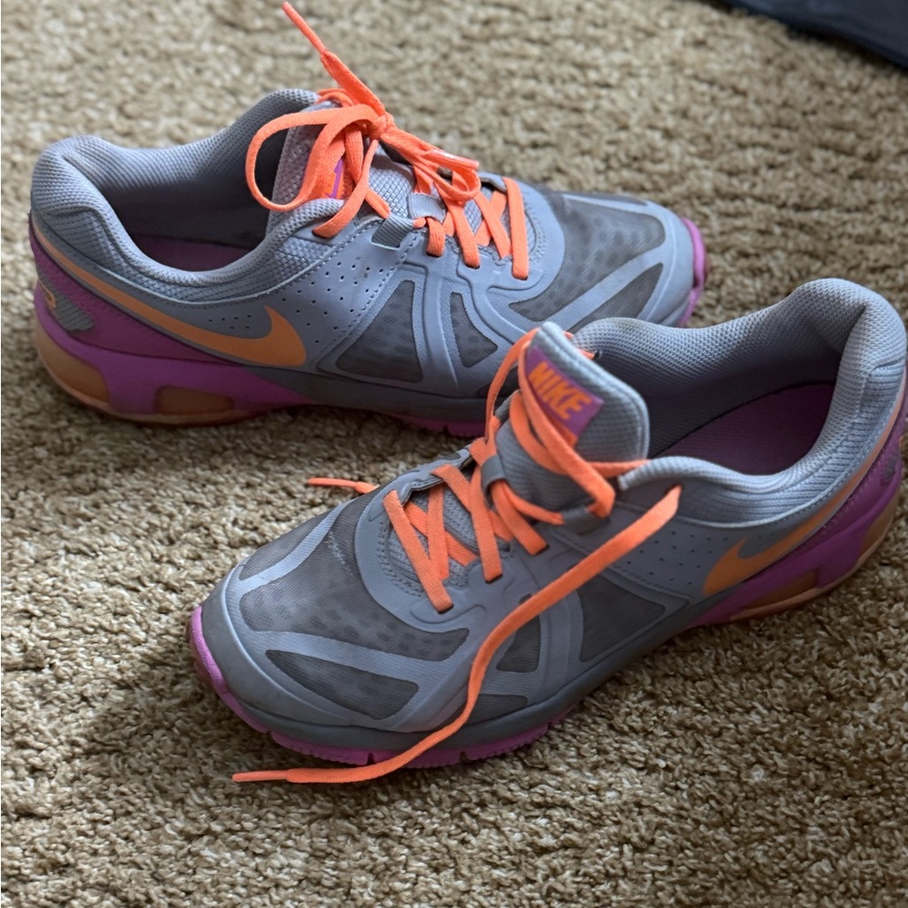 Nike Air Max (Women’s) - Picture 2 of 4